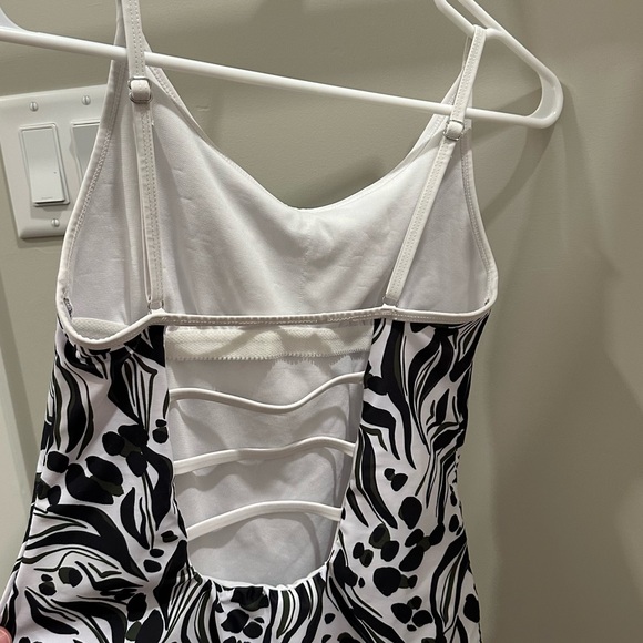 NWOT Women’s Hurley One Piece Swimsuit - Picture 5 of 14